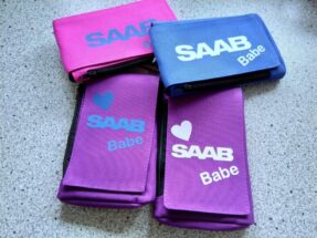 Kännykkäpussi SAAB babe logo