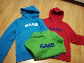Lasten huppari SAAB-logo